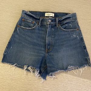 Abercrombie 4” Mom Shorts High Rise Curve Love